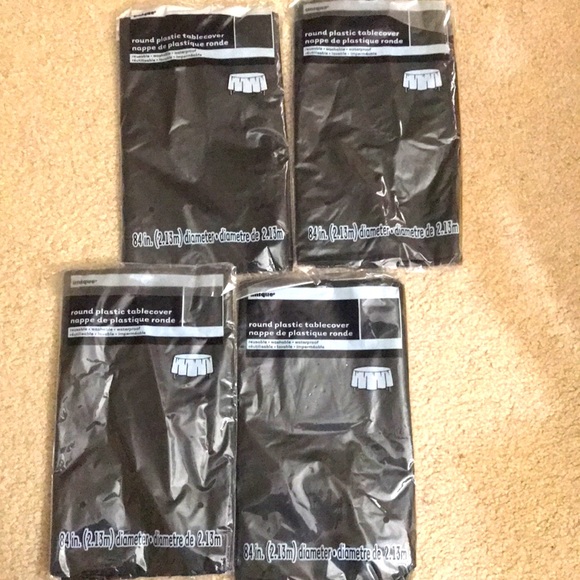 Birthday Decorations - Table Cloths & Balloons - Picture 1 of 9